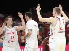 苏格兰队力克波兰队，小组排名第一