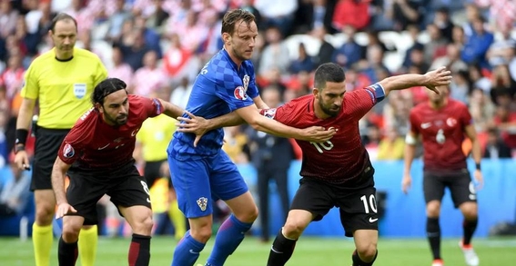 丹麦队全队支招塞尔维亚队,士气高昂稳坐榜首(丹麦队vs威尔士队比赛) 丹麦队全队支招塞尔维亚队,士气高昂稳坐榜首(丹麦队vs威尔士队比赛)