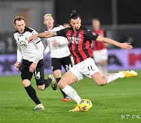 AC米兰新援制胜关键球，赢得球迷赞誉(终于有钱了! 主帅续约新援补强的ac米兰热闹重建中)