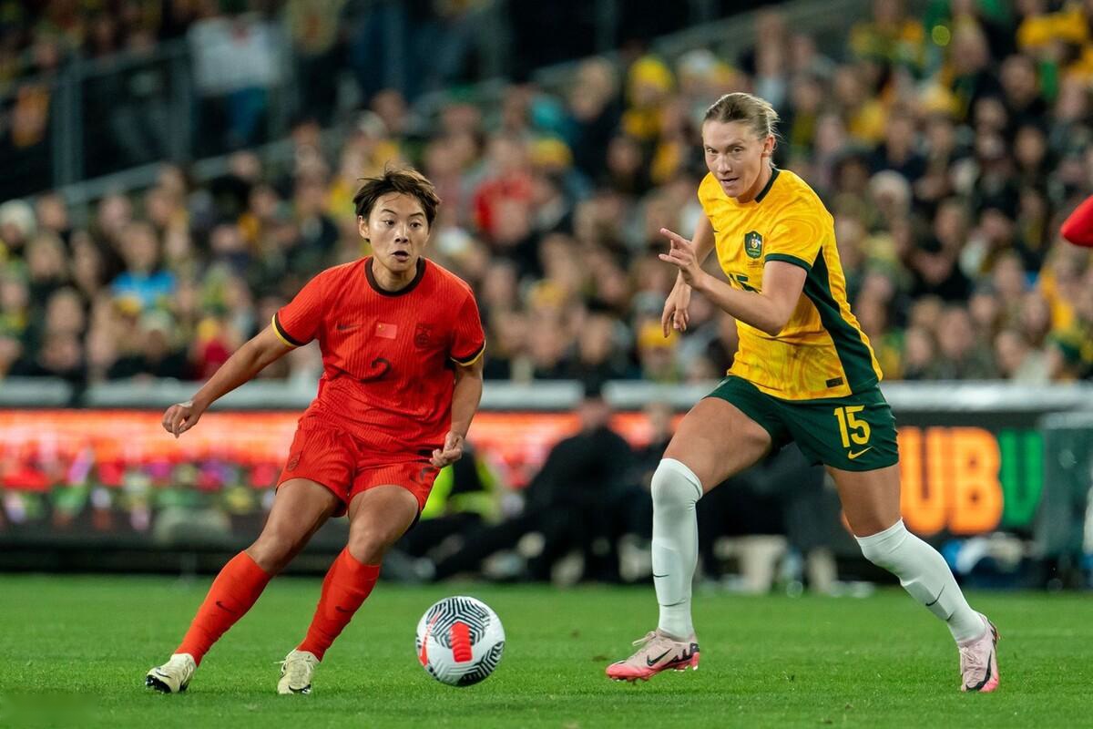 女足明星球员公布恋情，网友热议不断的简单介绍