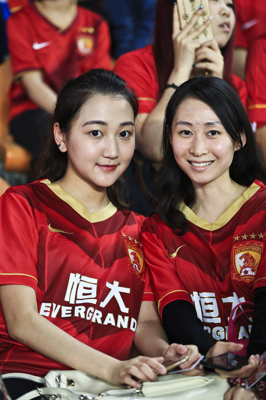 女足明星球员公布恋情，网友热议不断的简单介绍