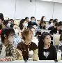 冠军之争争相激烈，吸引全球目光(冠军之争争相激烈,吸引全球目光的句子)